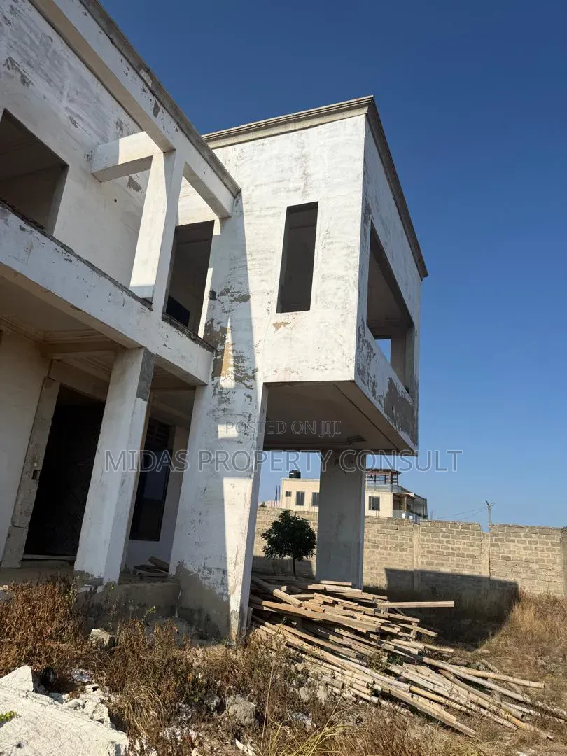 5bdrm House in Prampram for sale