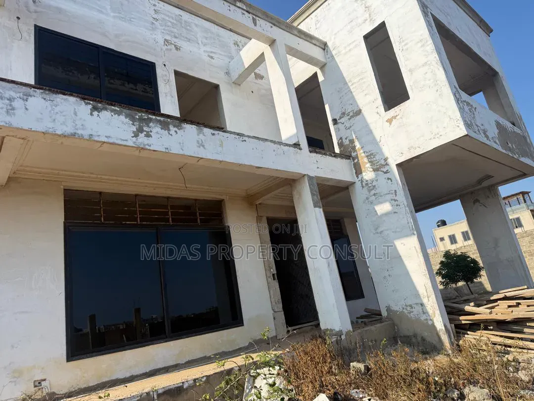 5bdrm House in Prampram for sale