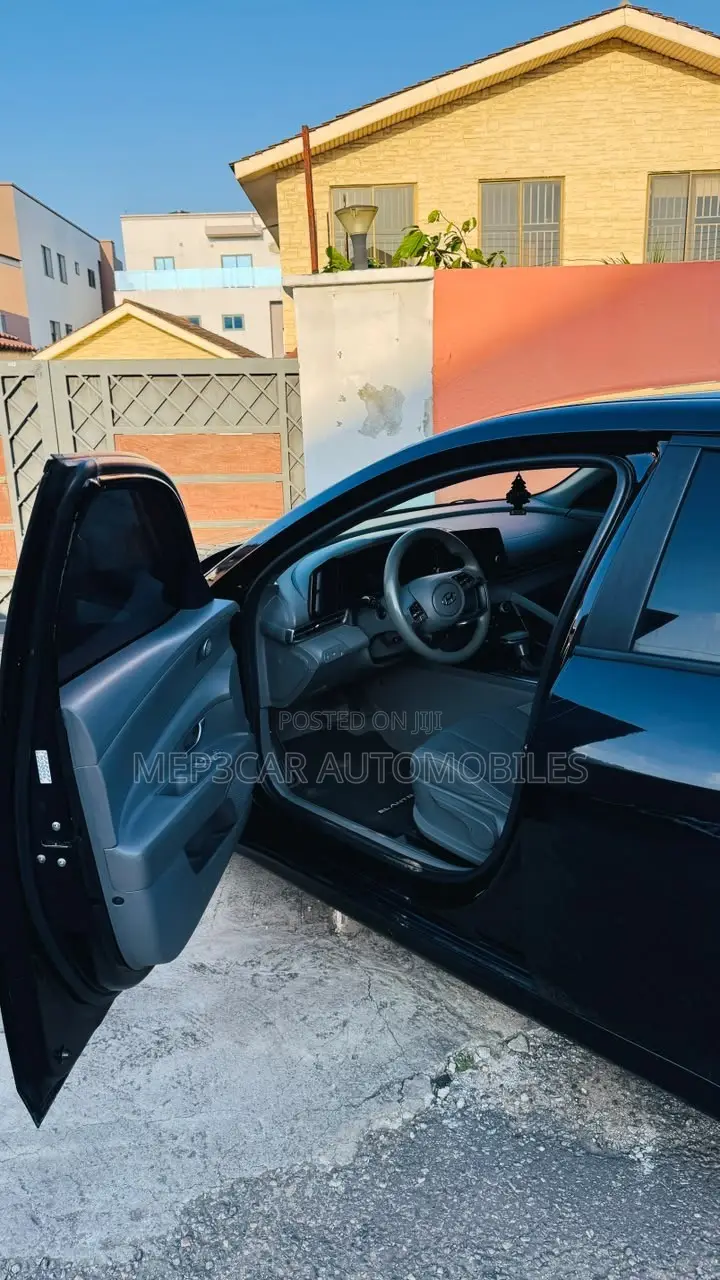 Hyundai Elantra 2021 Black