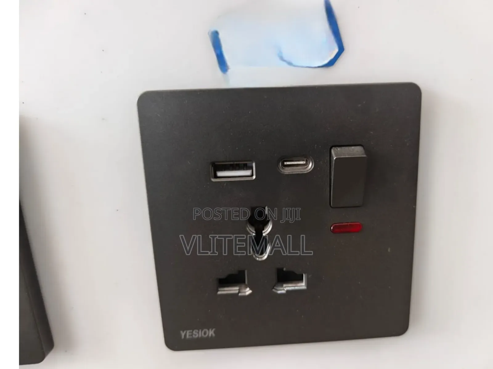 Single Socket With USB+c