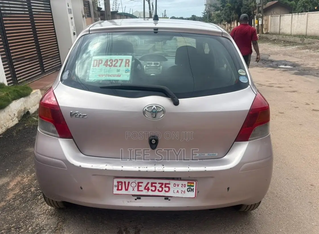 Toyota Vitz 1.0 FWD 3dr 2010 Silver