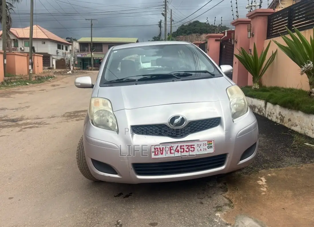 Toyota Vitz 1.0 FWD 3dr 2010 Silver