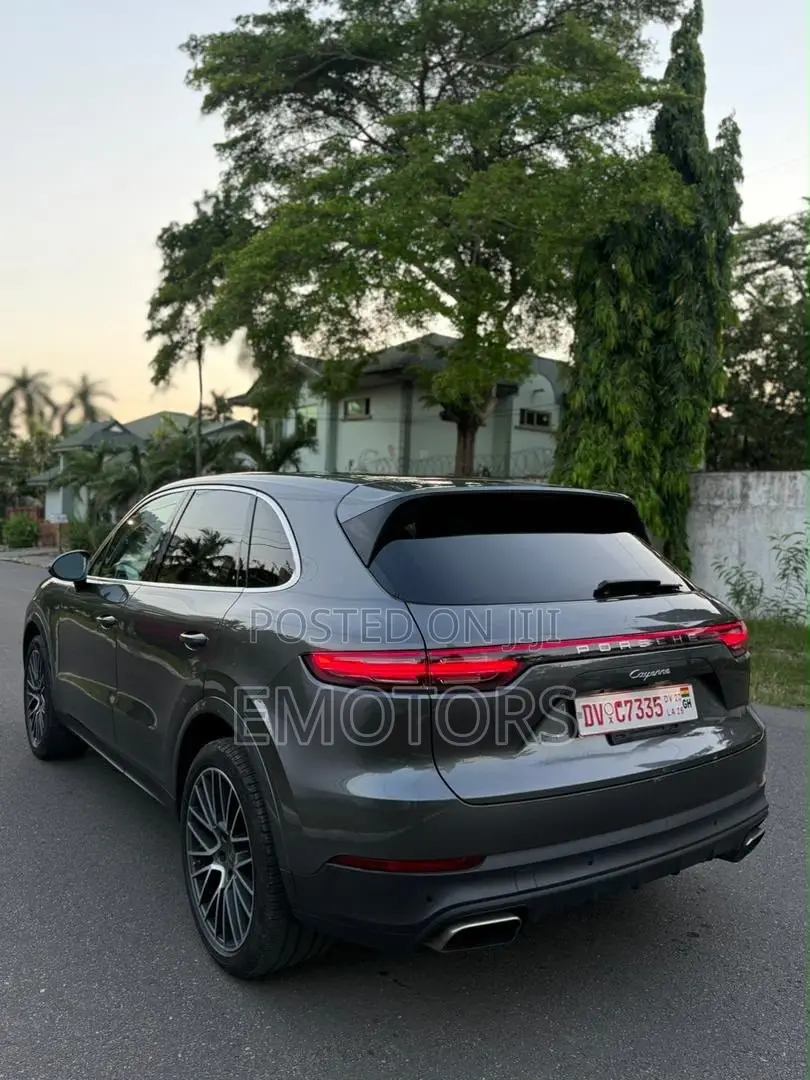 Porsche Cayenne Base AWD 2020 Gray