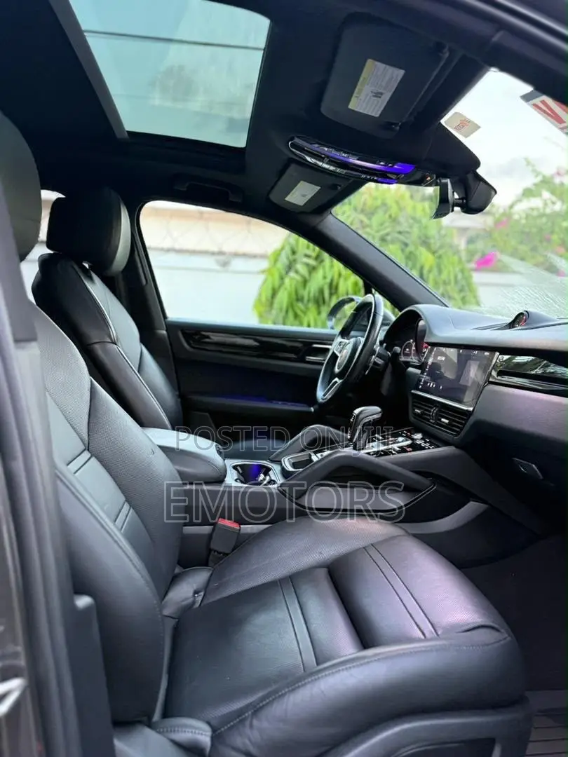 Porsche Cayenne Base AWD 2020 Gray