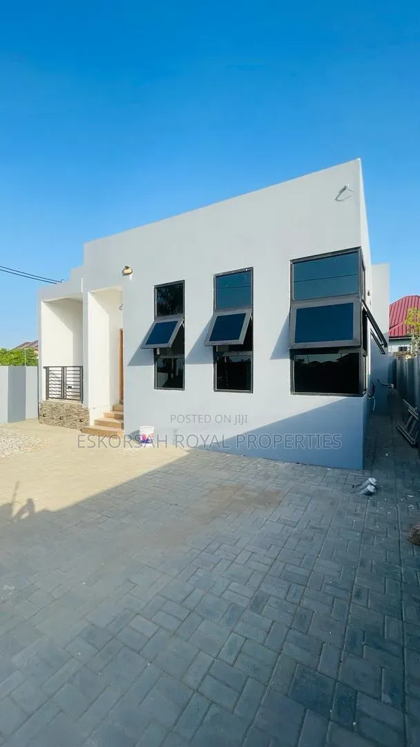 3bdrm House in Odumase, Police Station for sale