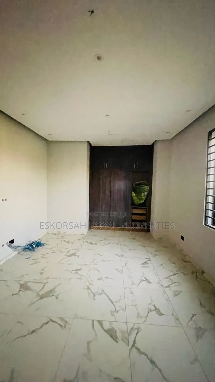 3bdrm House in Odumase, Police Station for sale