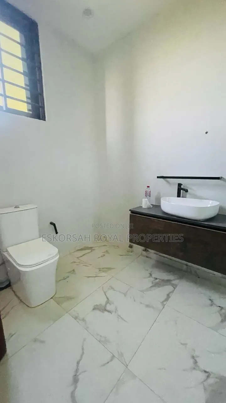 3bdrm House in Odumase, Police Station for sale