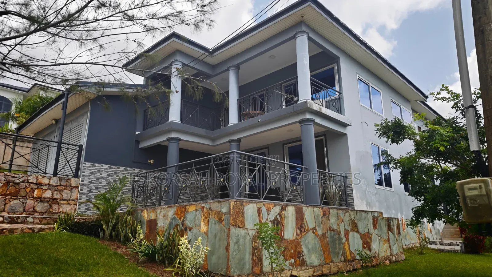5bdrm House in Abui, Aburi for sale