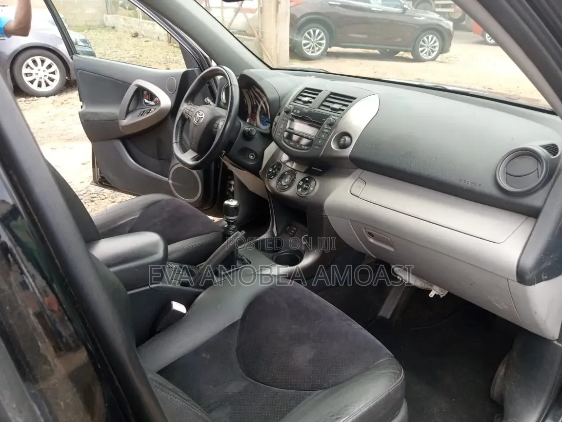Toyota RAV4 2010 Black