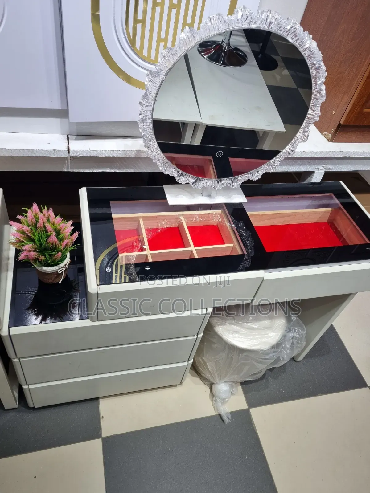 Modern Dressing Table Set With Glass Top Vanity, Jewellery Organizer