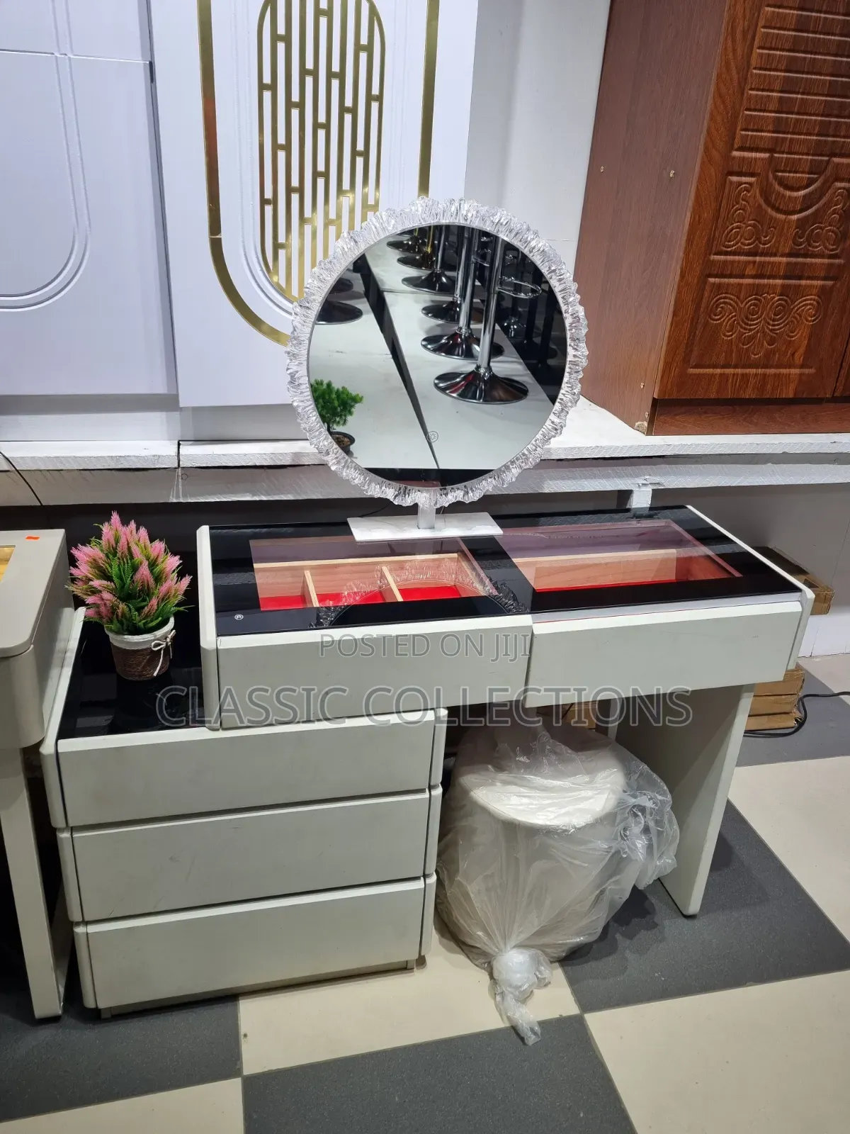 Modern Dressing Table Set With Glass Top Vanity, Jewellery Organizer
