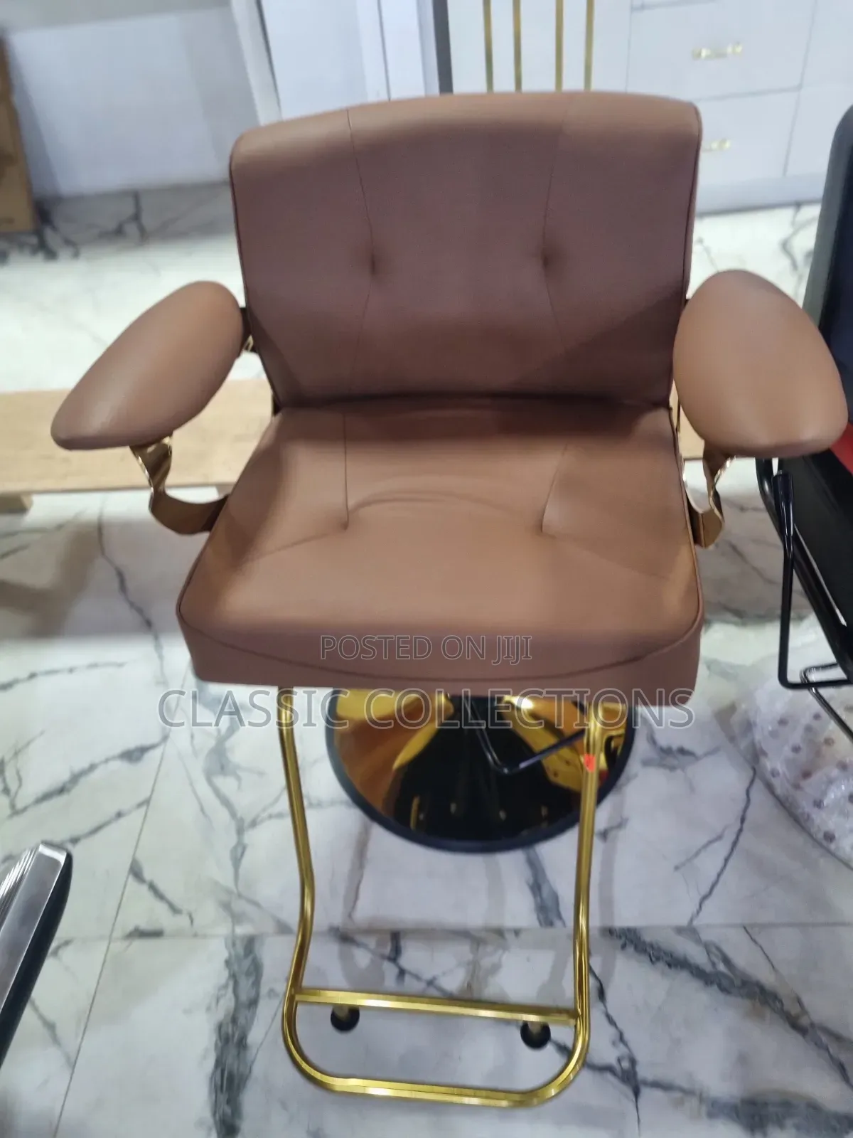 Barber Chair With Adjustable Headrest