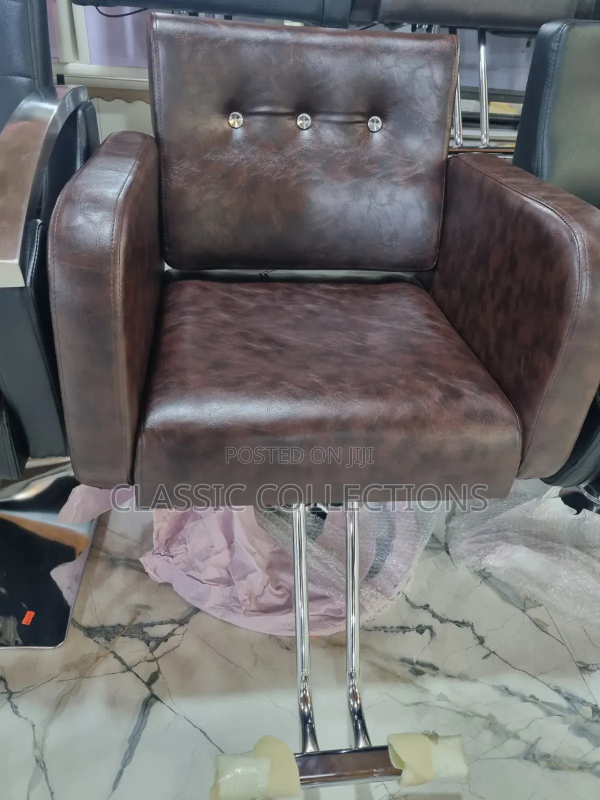 Barber Chair With Adjustable Headrest
