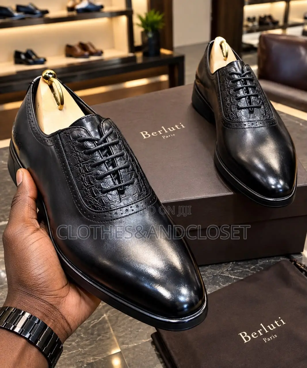 Sleek Black Dress Shoes Feature a Distinct Embossed Crocodile-Pattern