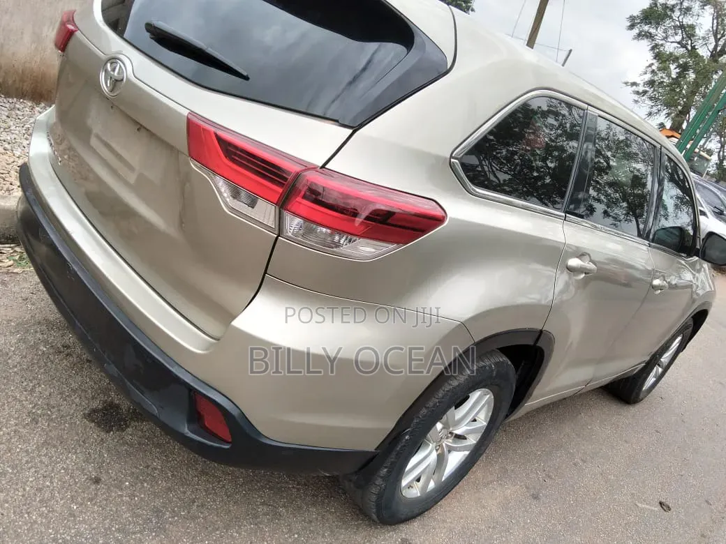 Toyota Highlander 2018 Gold