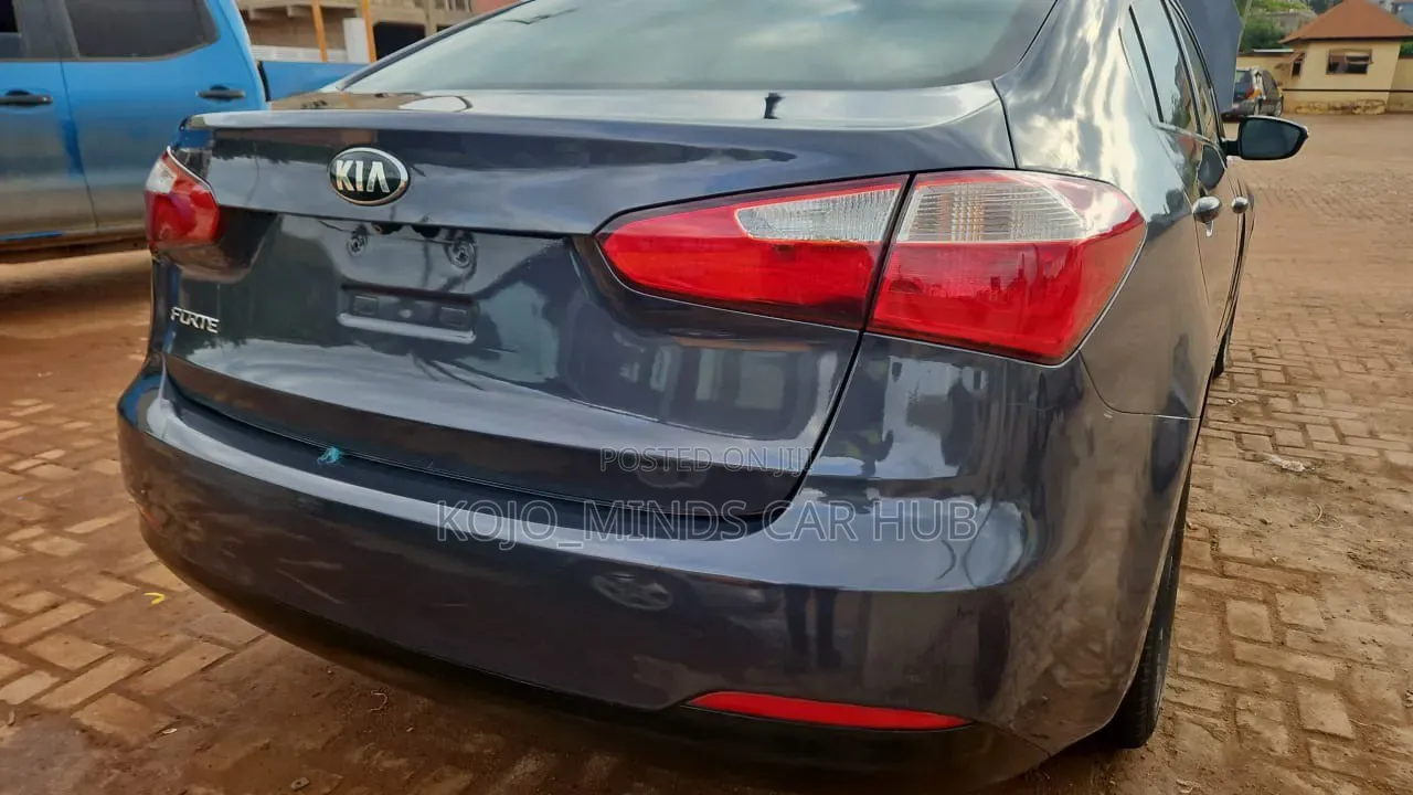 Kia Forte LX Sedan 2016 Gray