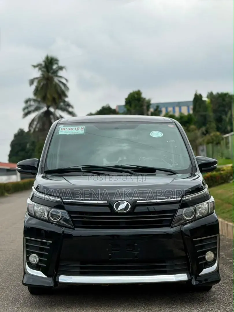 Toyota Voxy 2016 Black