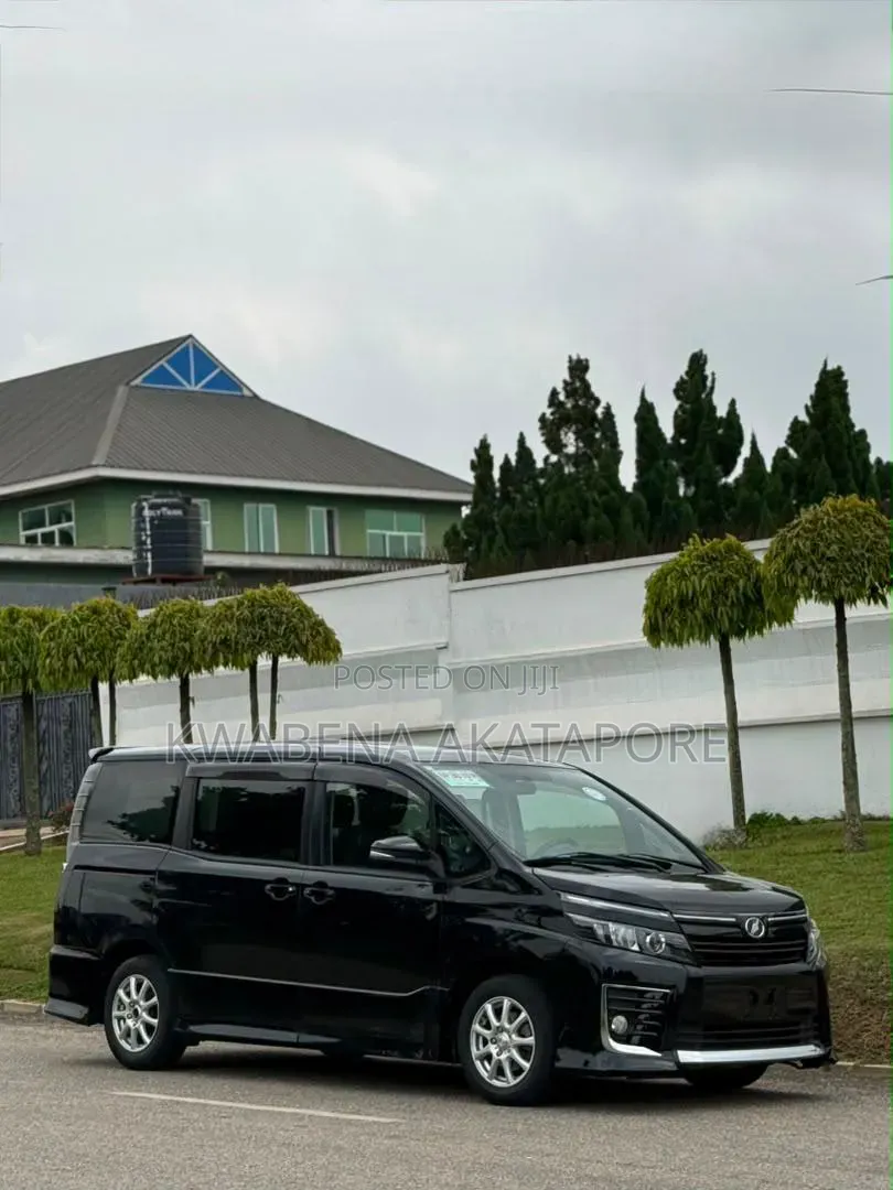 Toyota Voxy 2016 Black