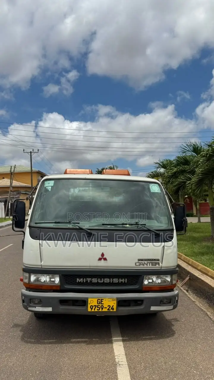 Mitsubishi Canter 2015 White