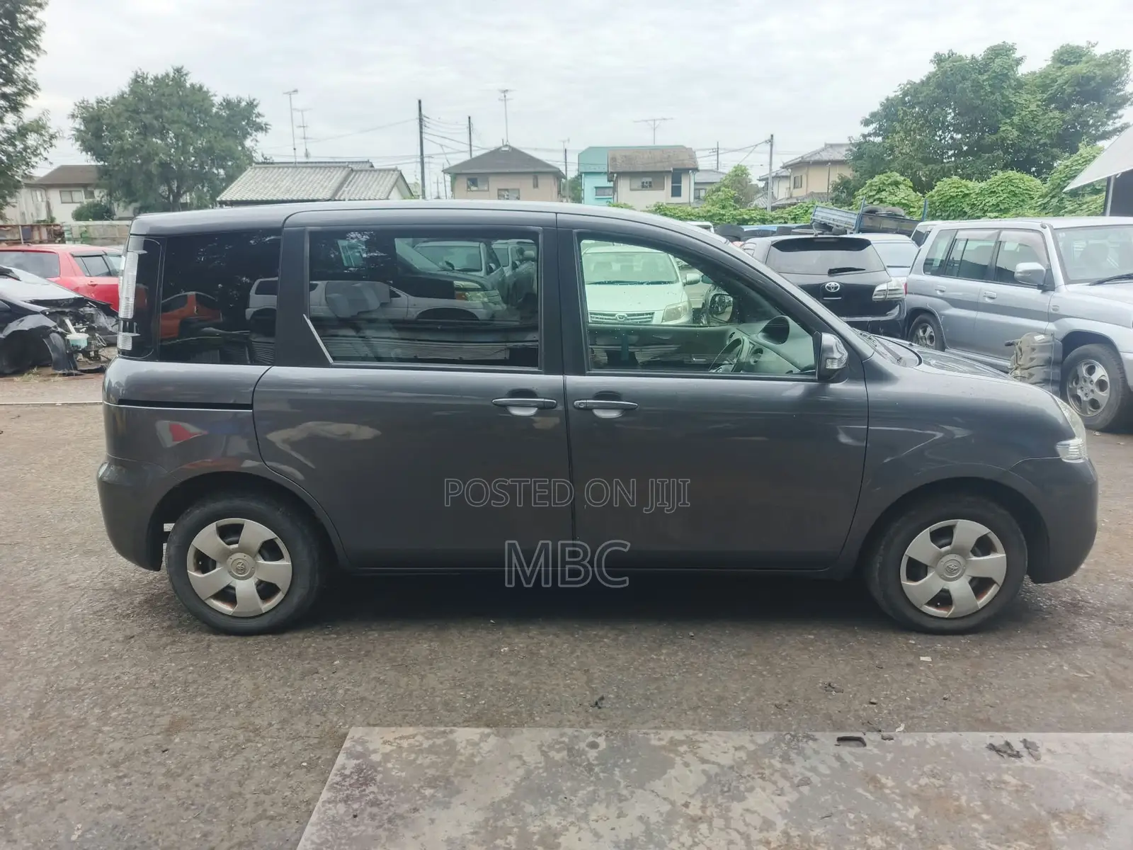 Toyota Sienta 2013 Silver