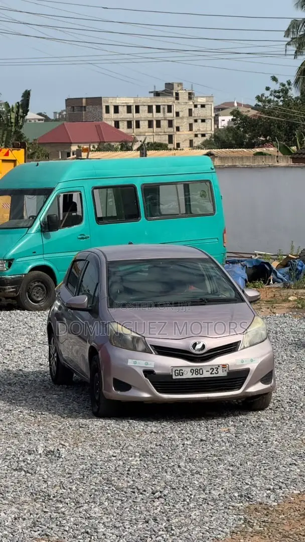 Toyota Vitz 2012 Silver