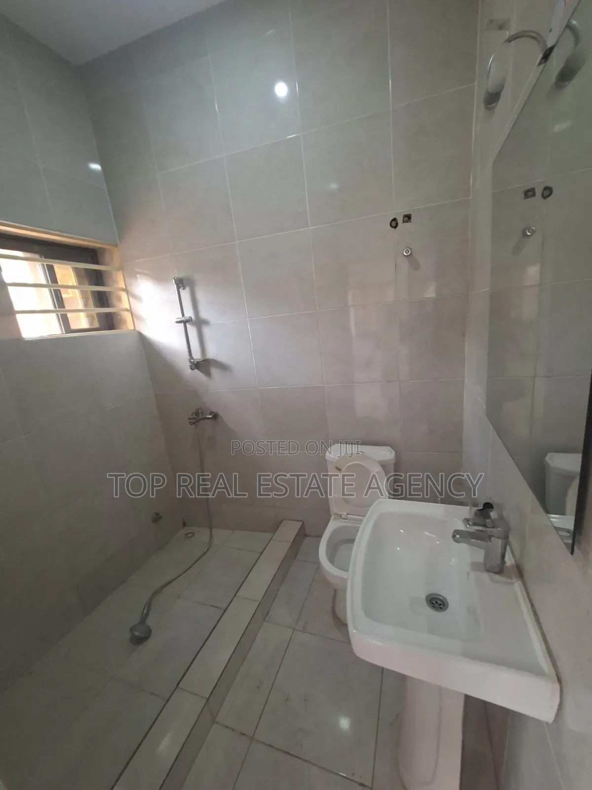 3bdrm Apartment in Pantang Hospital, Barrier for rent