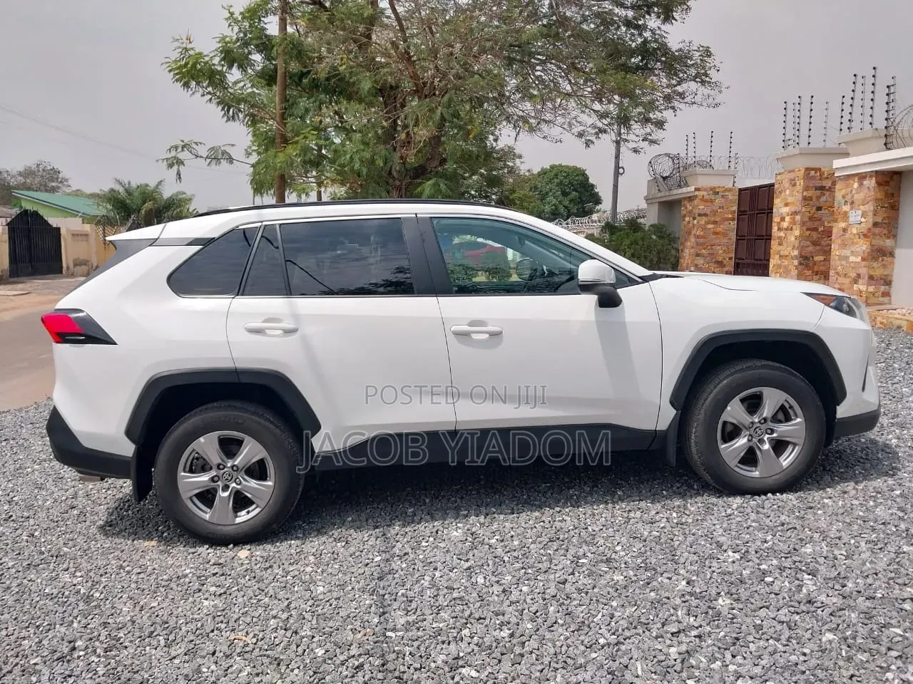 Toyota RAV4 2022 White