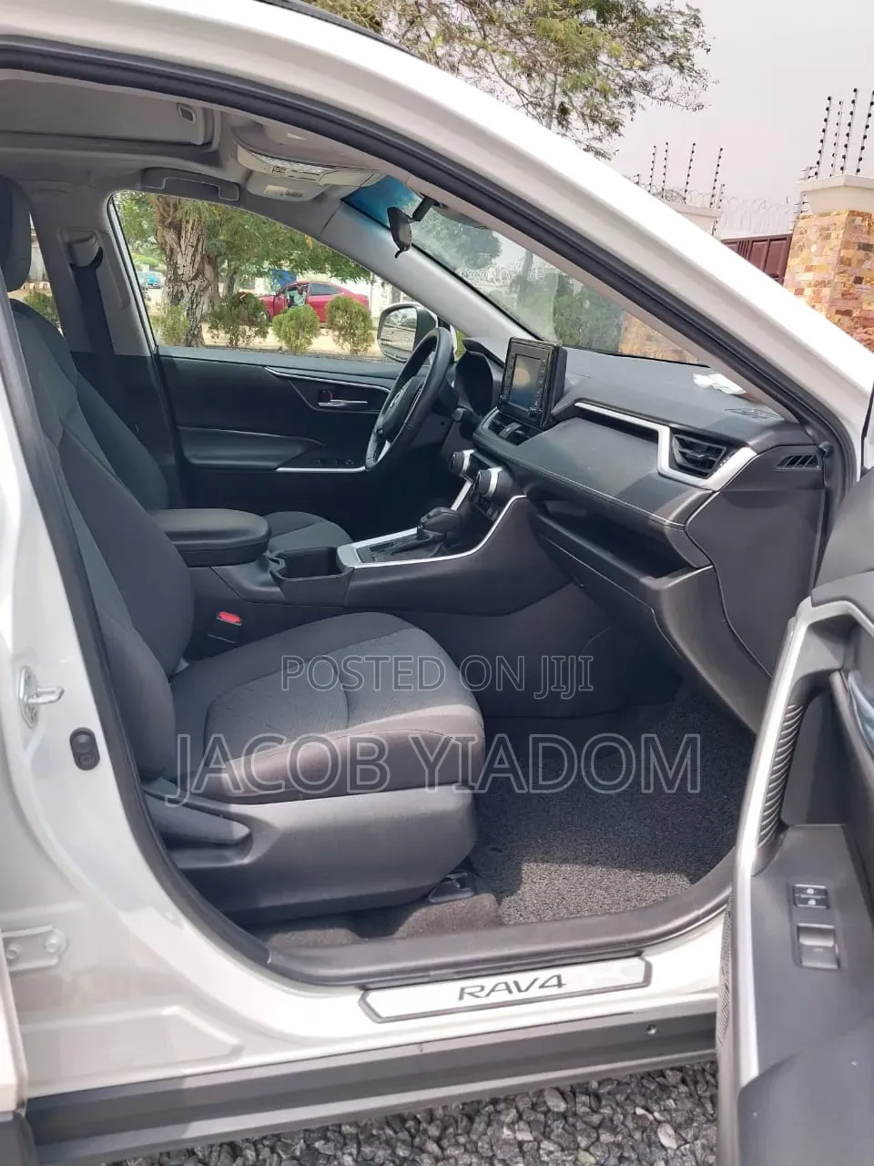 Toyota RAV4 2022 White