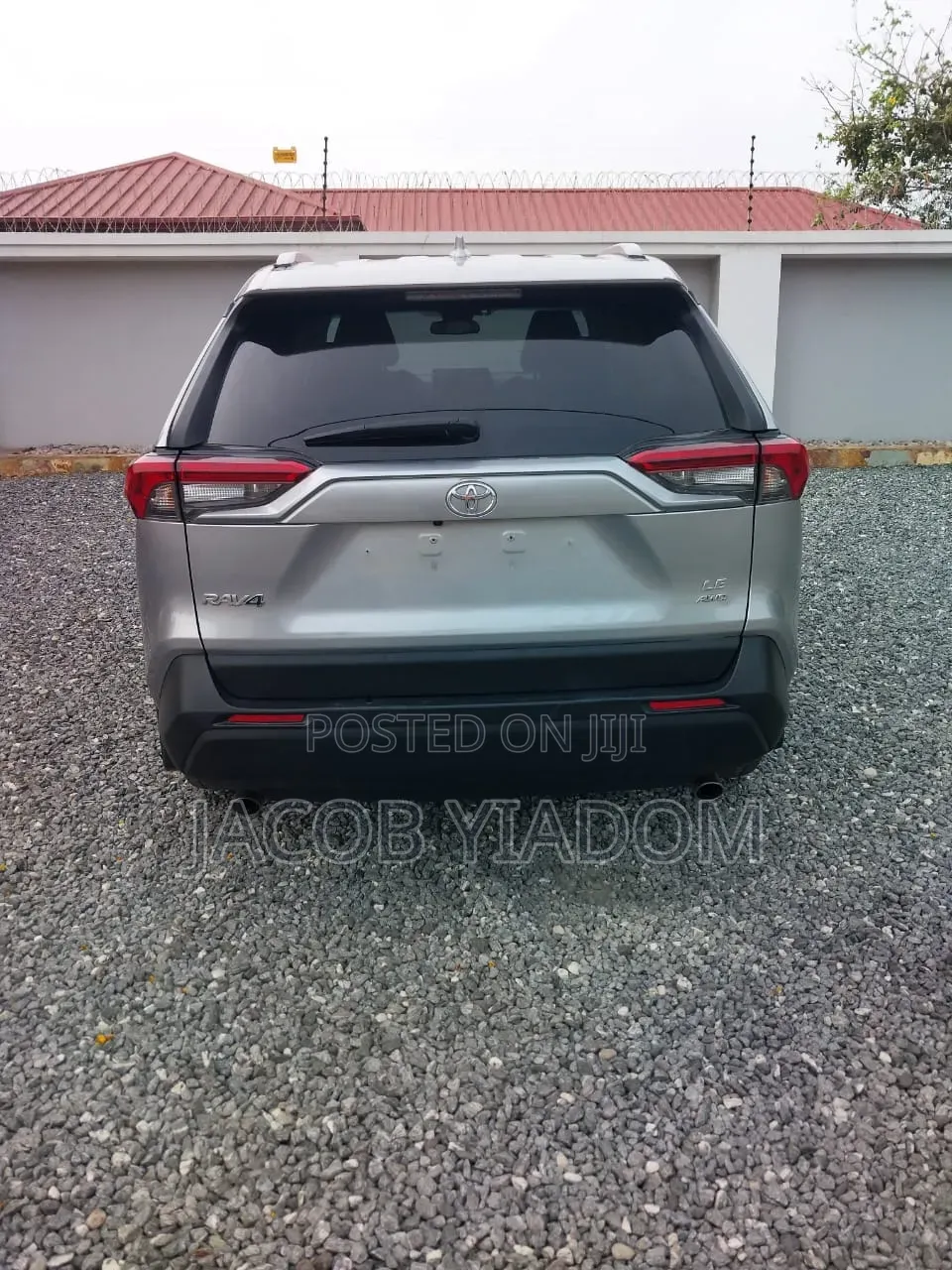 Toyota RAV4 LE 2021 Silver