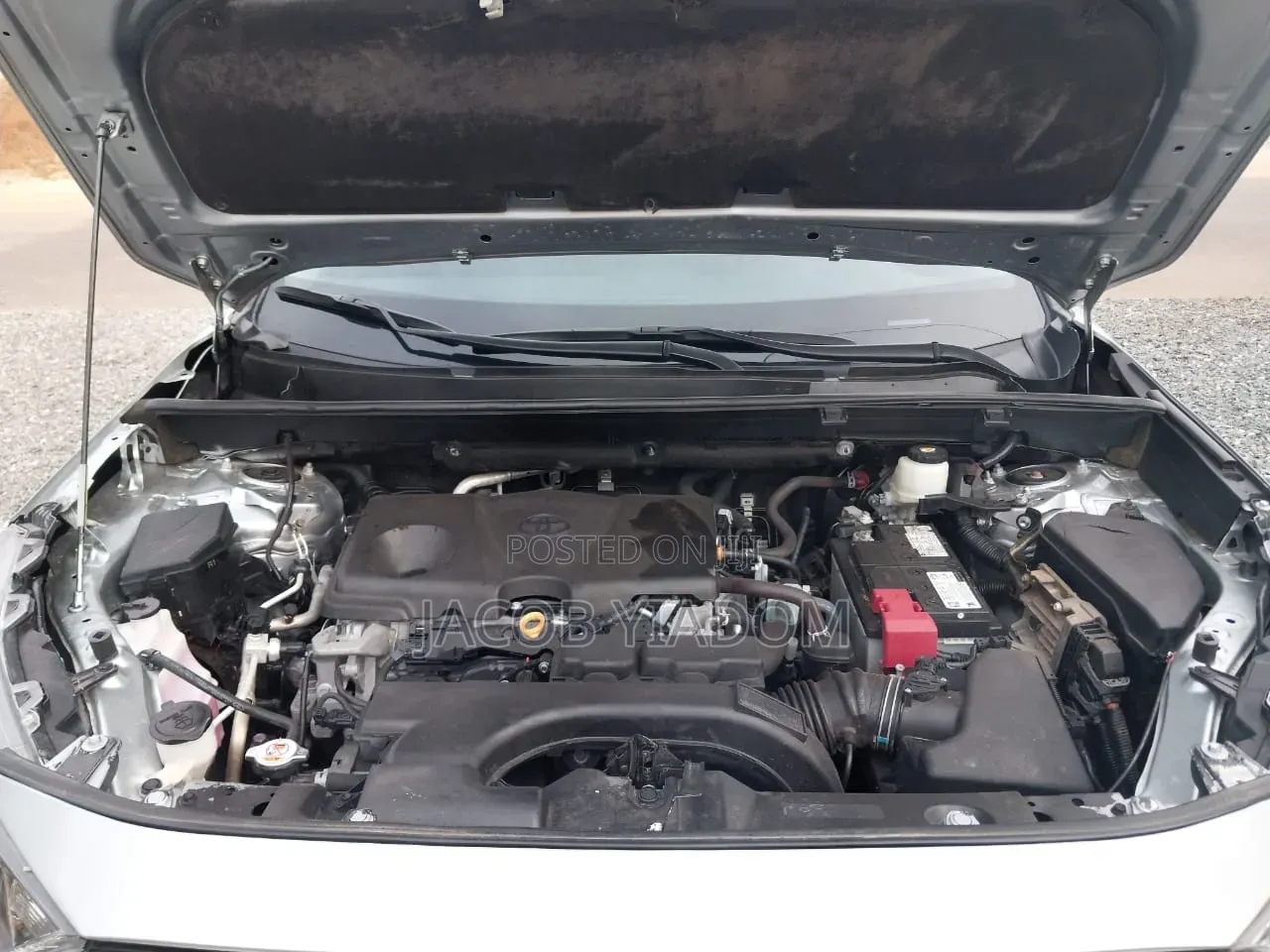 Toyota RAV4 LE 2021 Silver