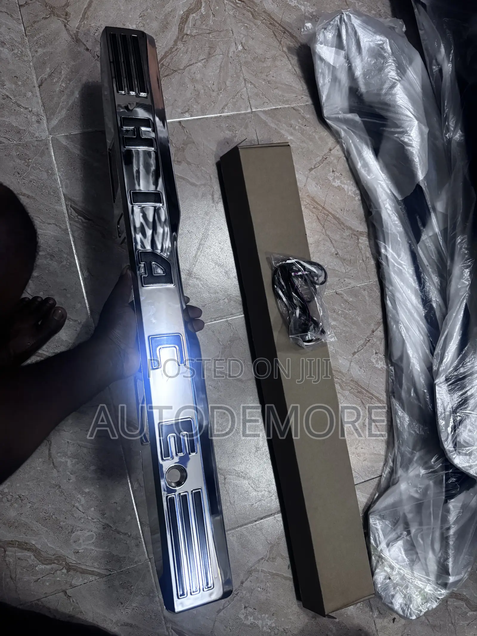 Toyota Hiace Truck Tailgate Molding Led Type