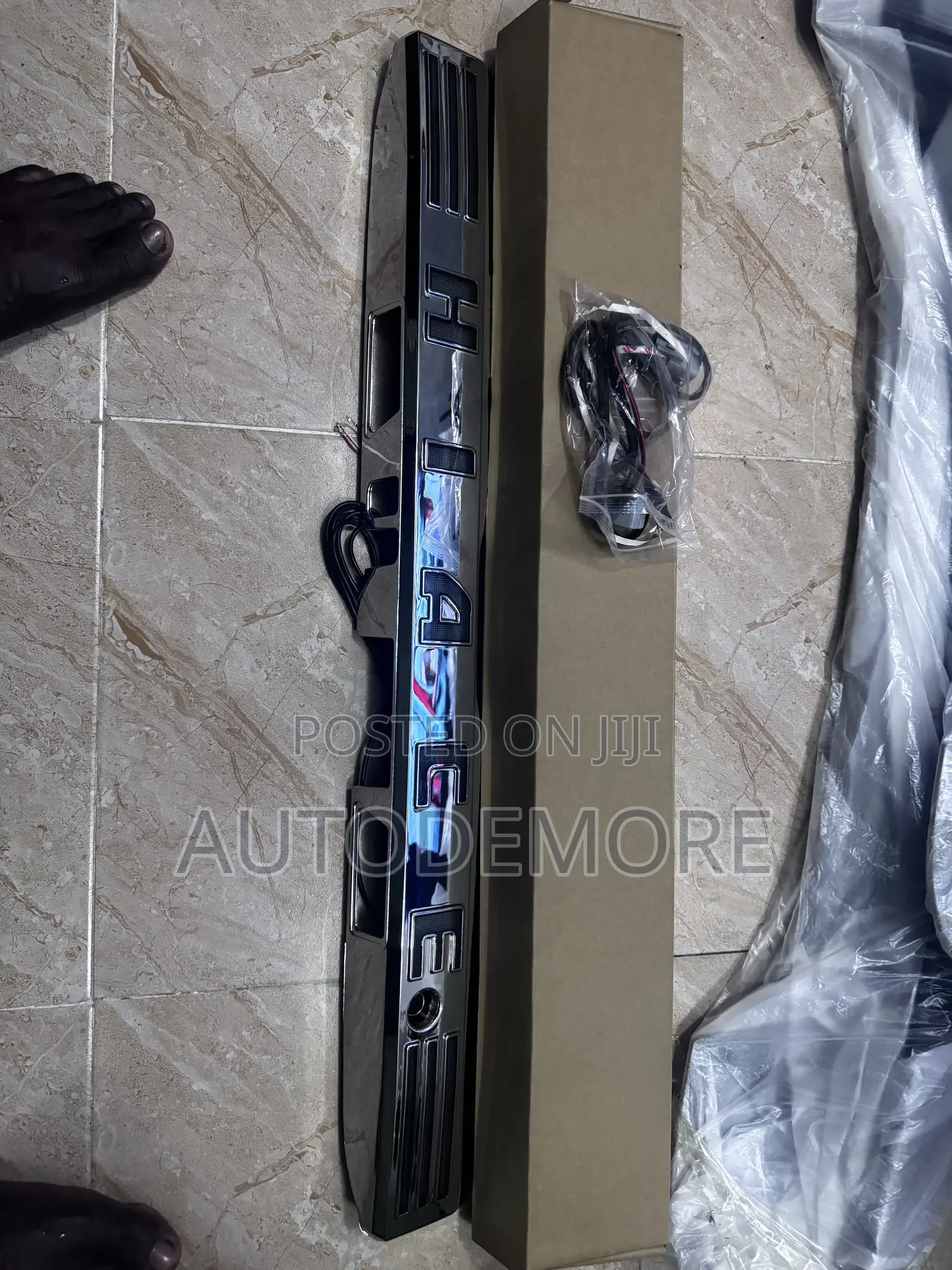 Toyota Hiace Truck Tailgate Molding Led Type