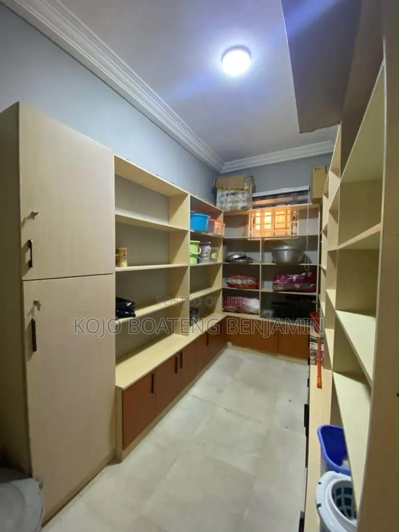 Furnished 4bdrm House in Bluetop Estate for sale