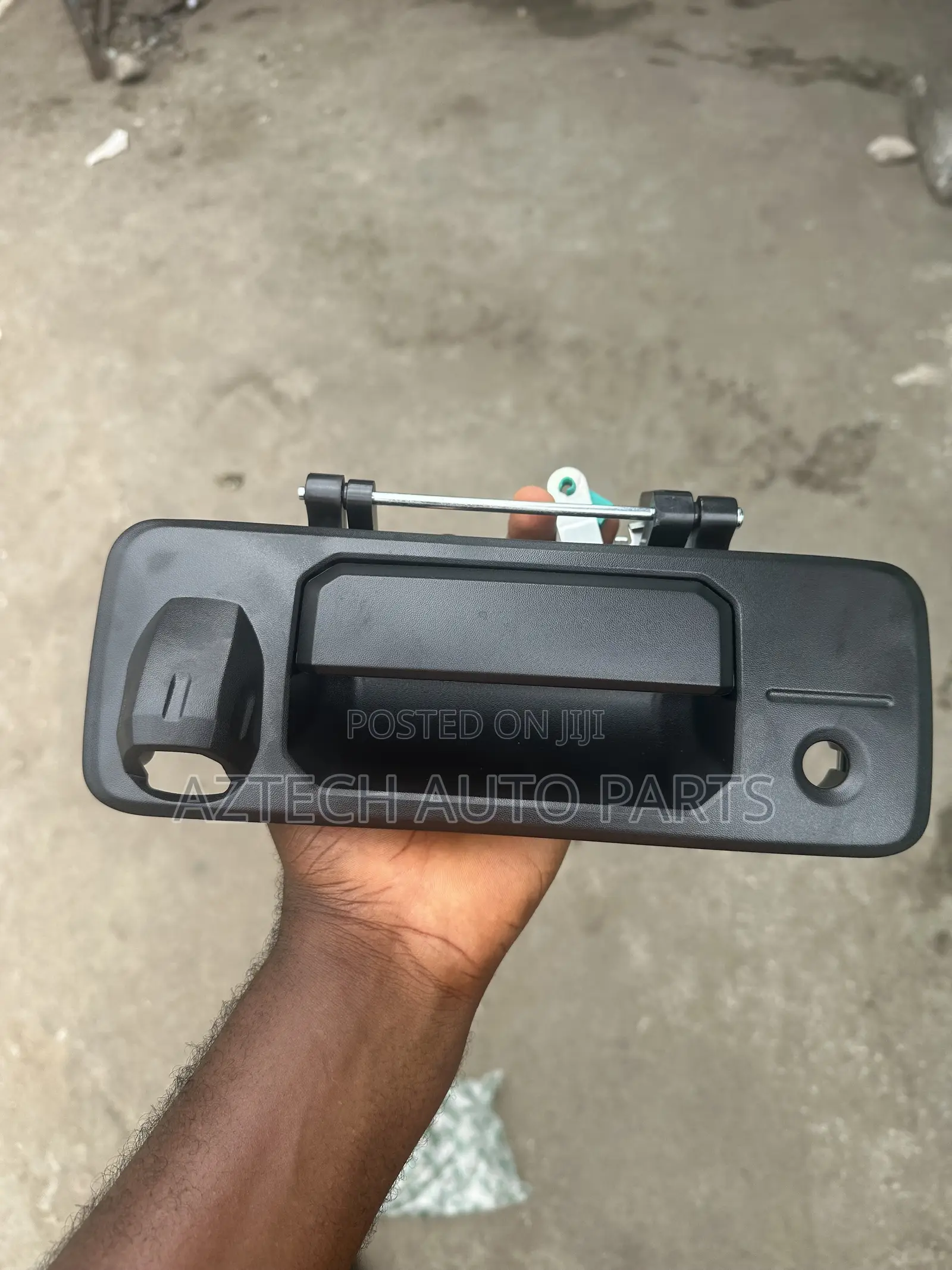 Toyota Tundra 2014-2021 Tailgate Opener (With Camera)