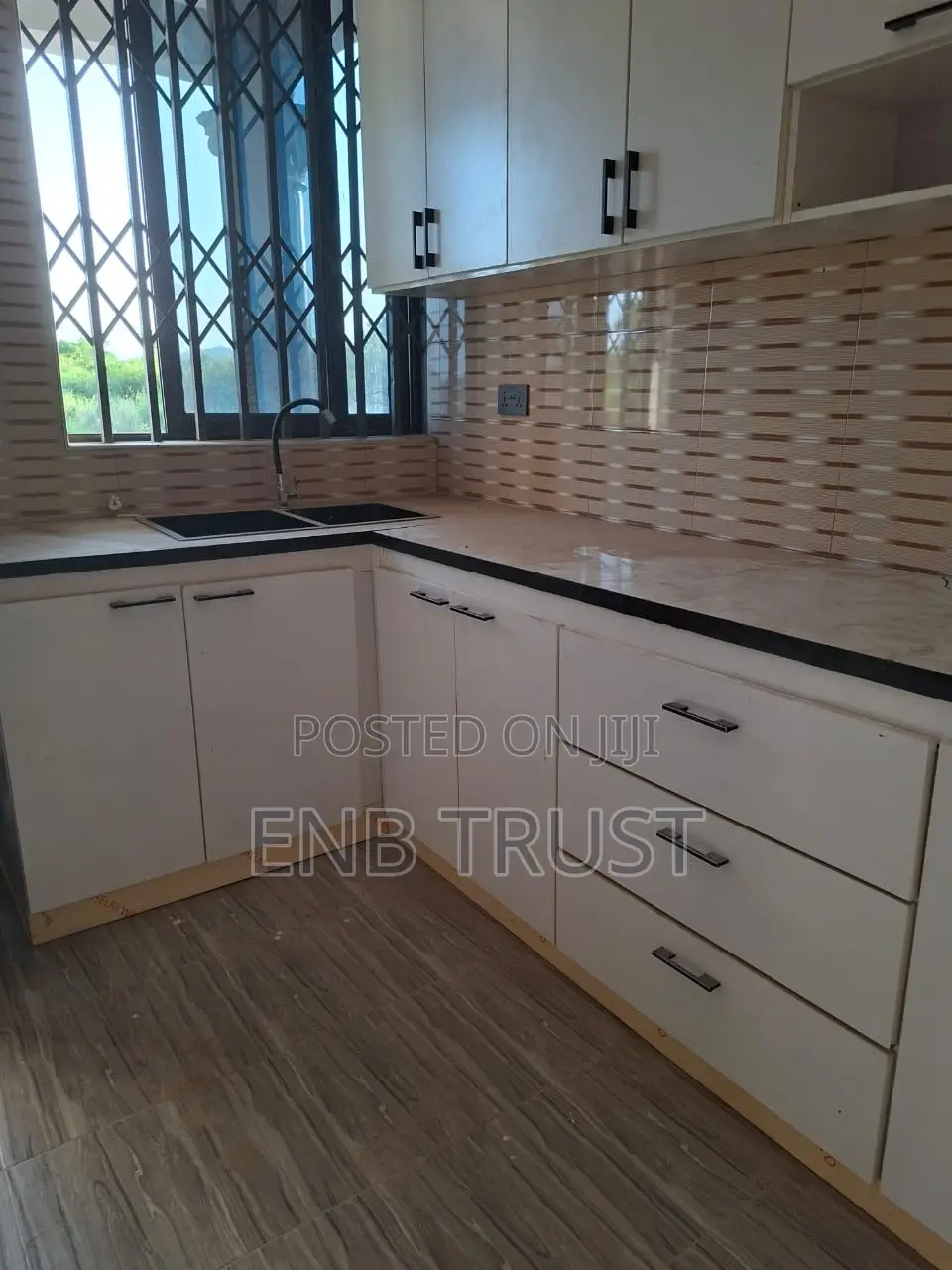 8bdrm Apartment in Kasoa, Budumburam for sale