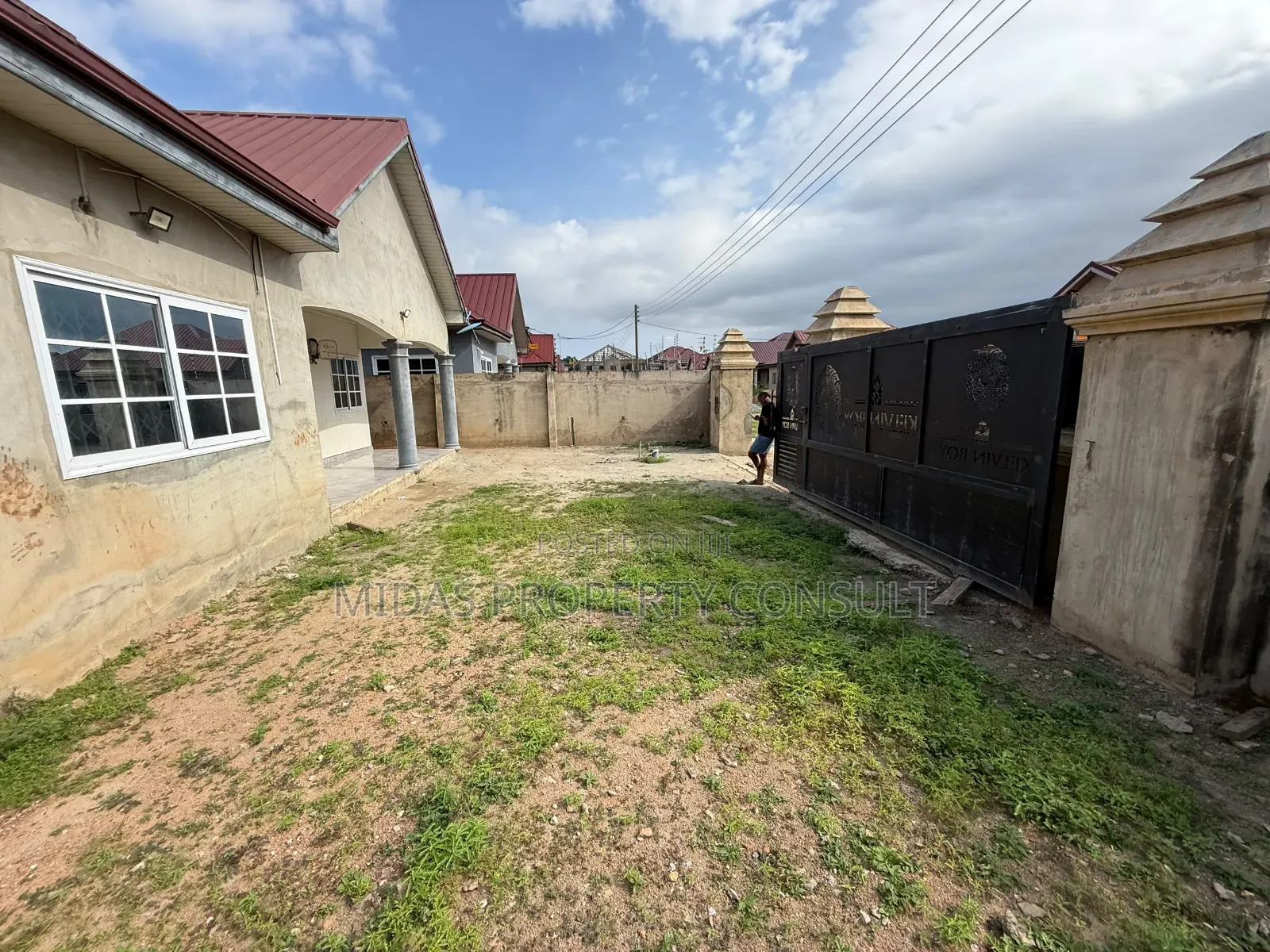 3bdrm House in Ayikai Doblo Kas, Amasaman for sale