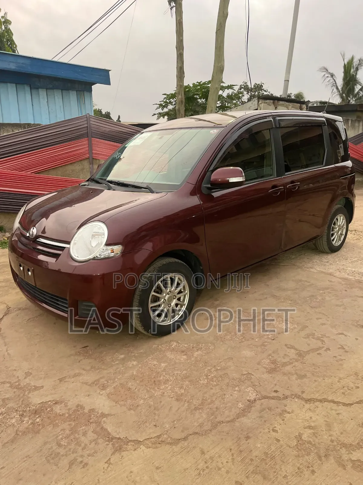 Toyota Sienta 1.5 AWD 2012 Brown
