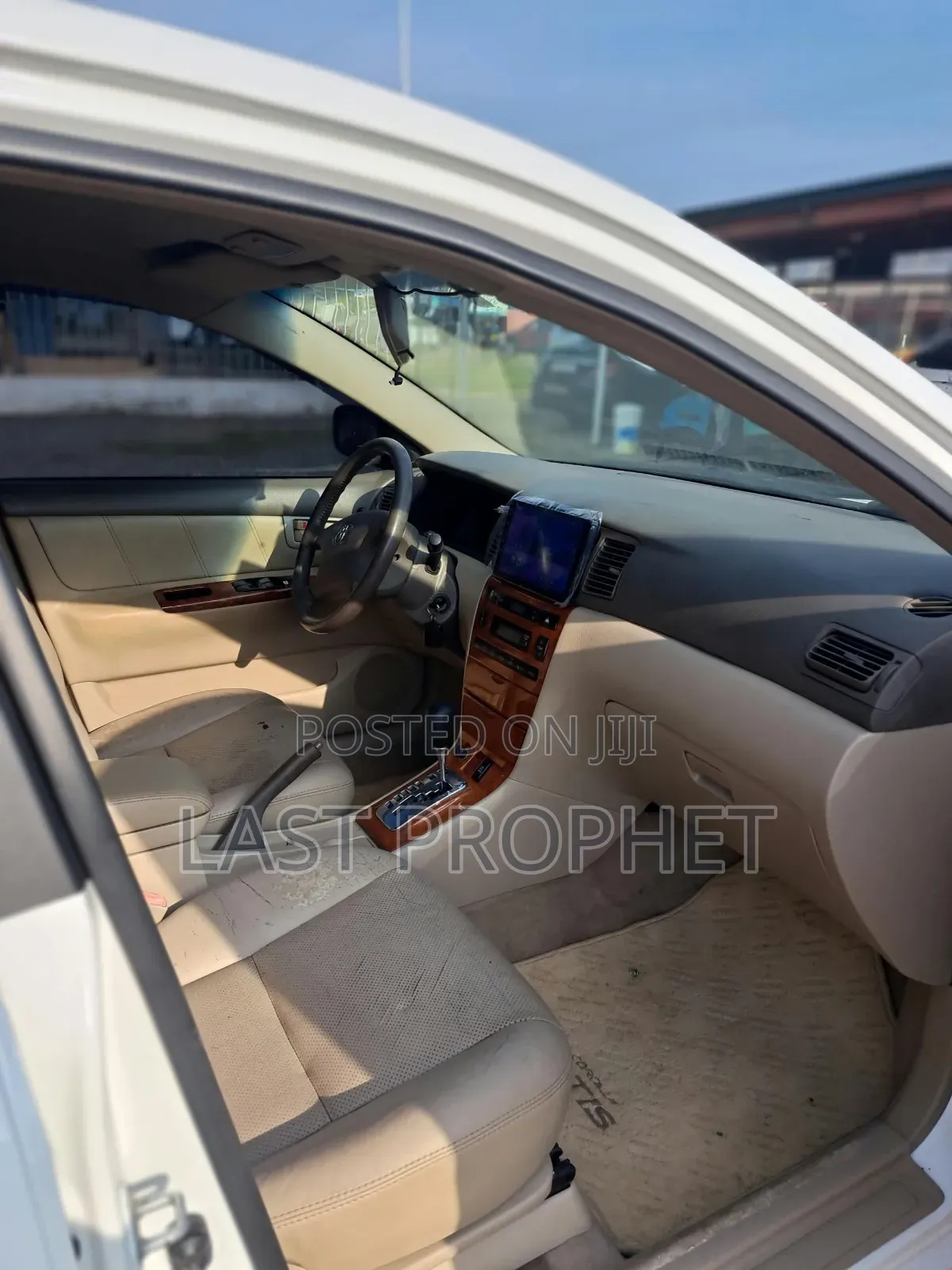 Toyota Corolla Altis 2010 White