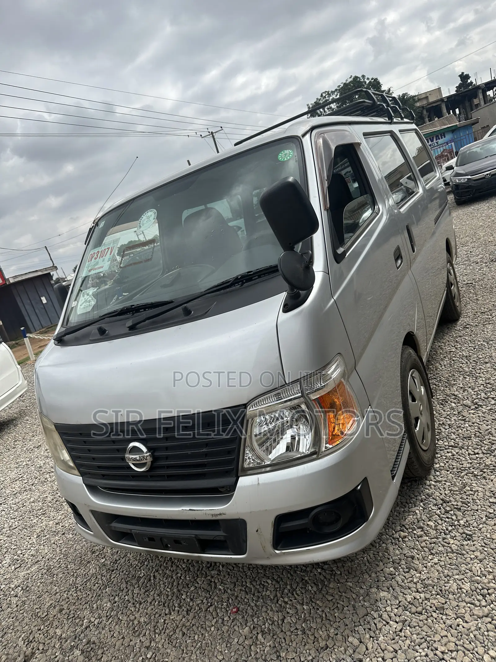Nissan Caravan (Urvan) 2012 Silver