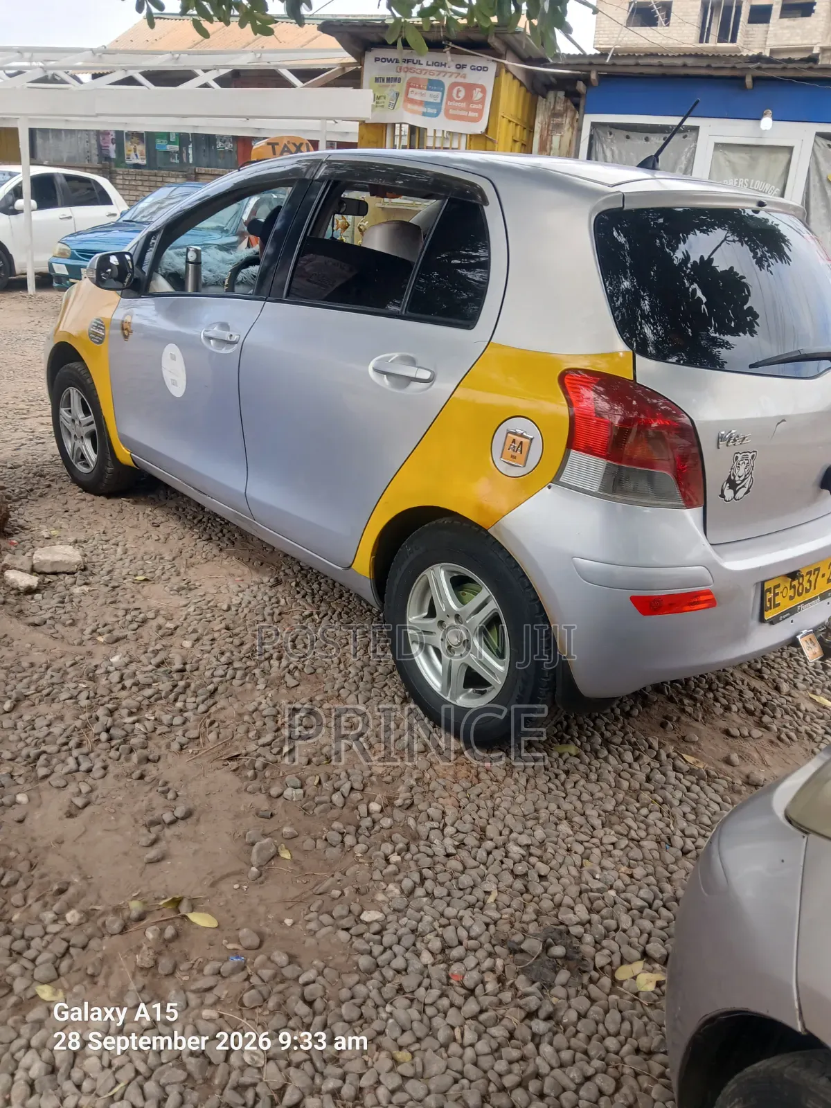 Toyota Vitz 2010 Silver