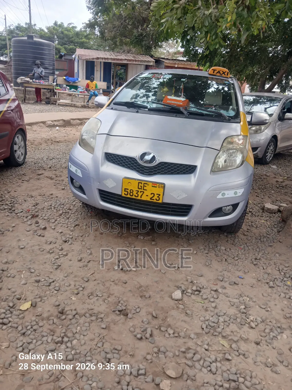 Toyota Vitz 2010 Silver