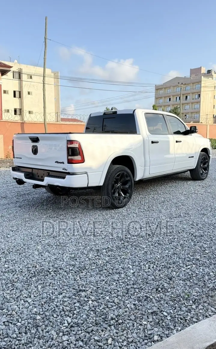 RAM 1500 Classic SLT Fleet Crew Cab 4WD 5.6 ft SB 2024 White