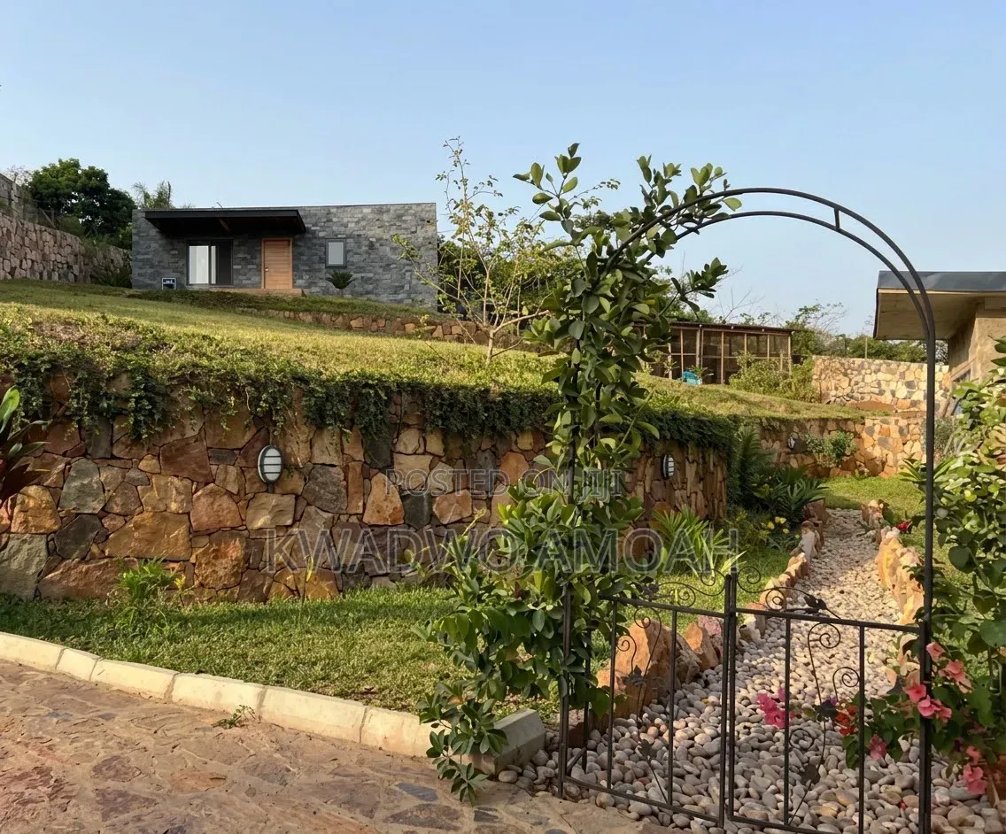 Furnished 8bdrm Mansion in Aburi for sale
