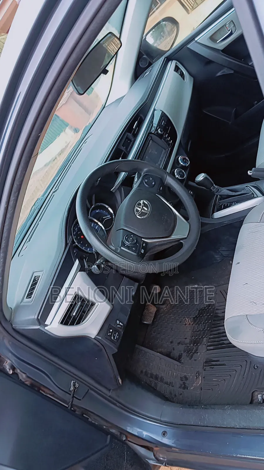 Toyota Corolla L 4dr Sedan (1.8L 4cyl Manual) 2016 Gray