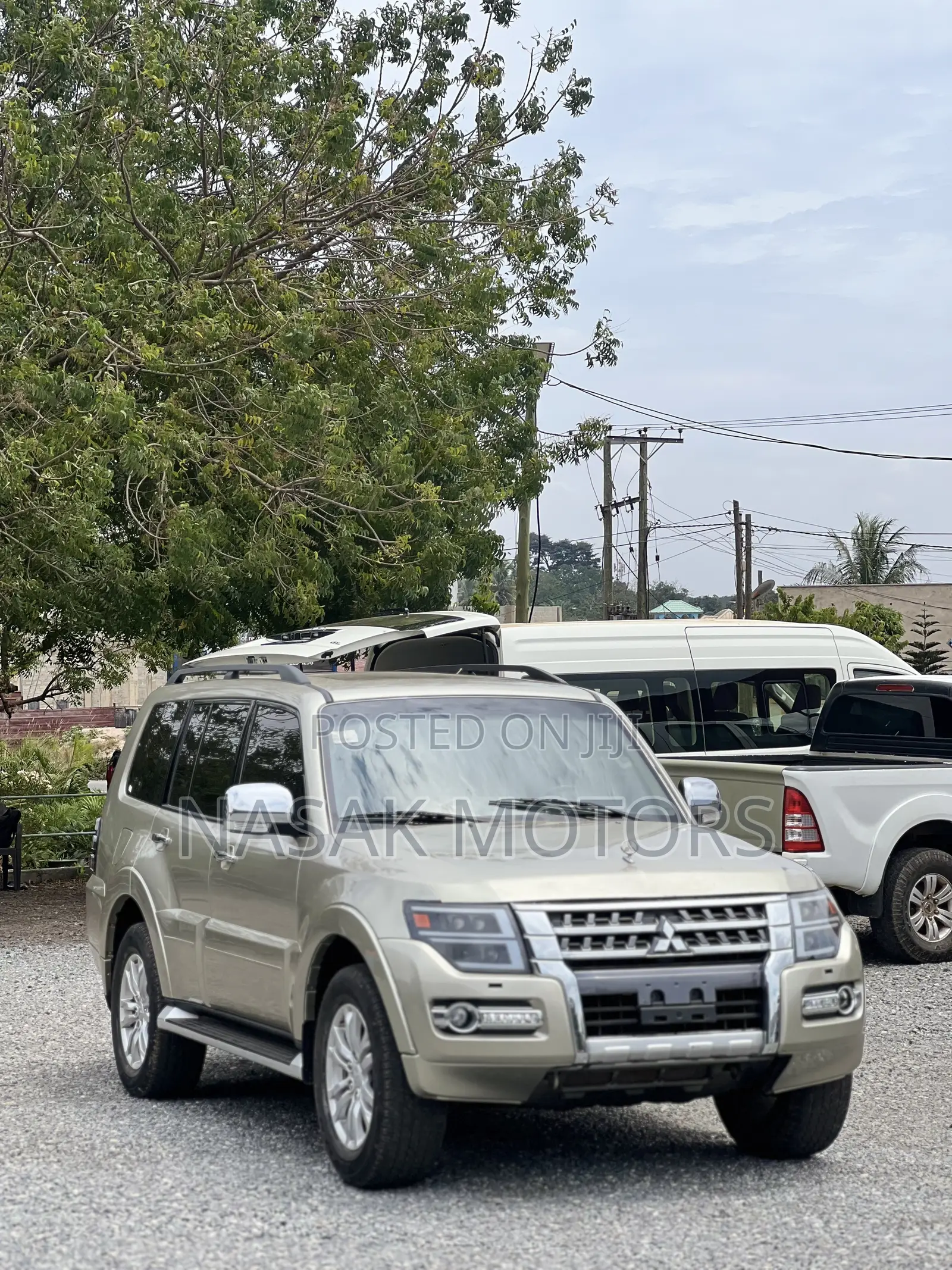 Mitsubishi Pajero V80 3.8 V6 GLS 2016 Gold