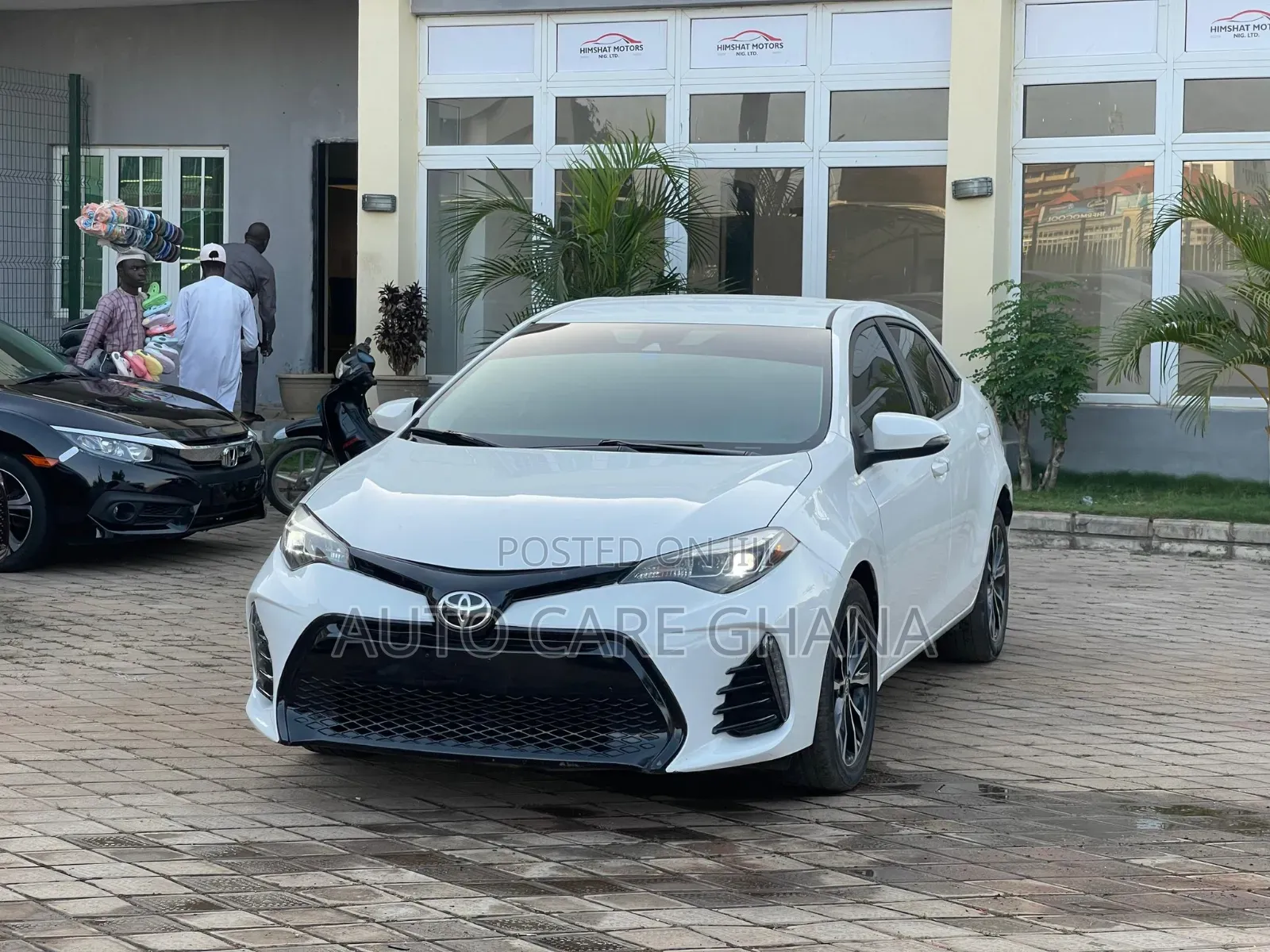 Toyota Corolla SE (1.8L 4cyl 2A) 2018 White
