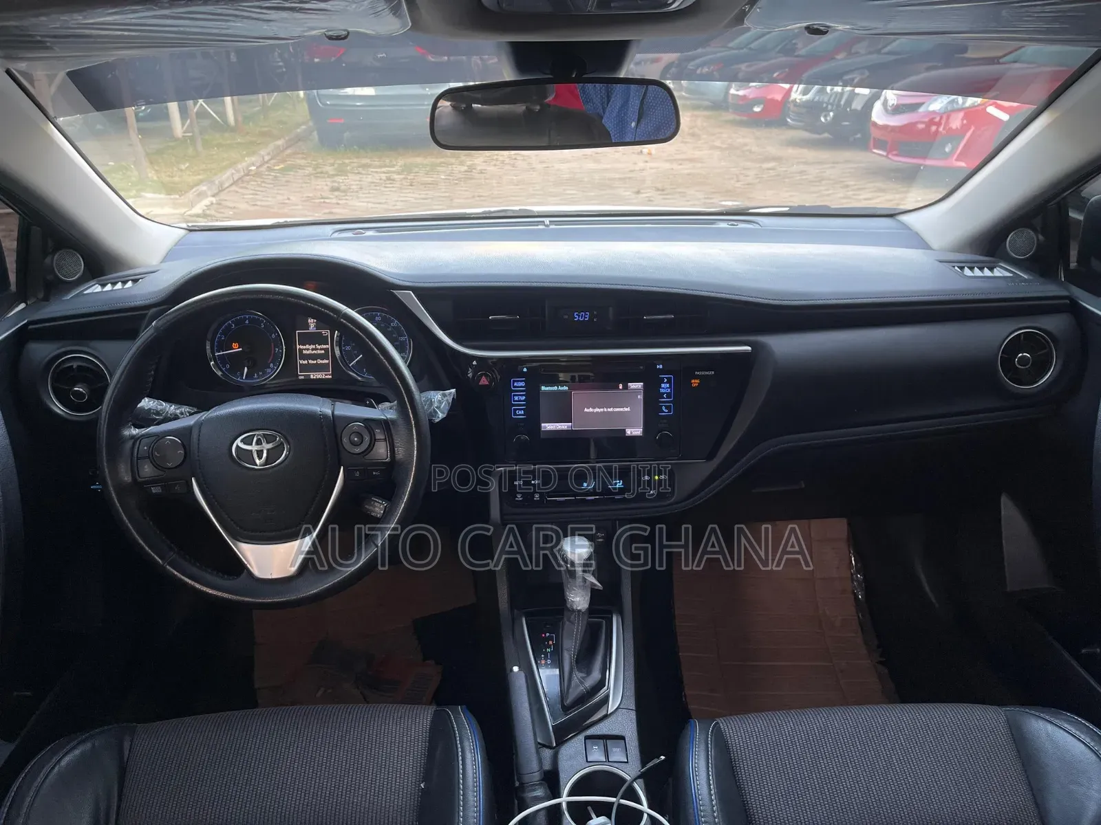 Toyota Corolla SE (1.8L 4cyl 2A) 2018 White