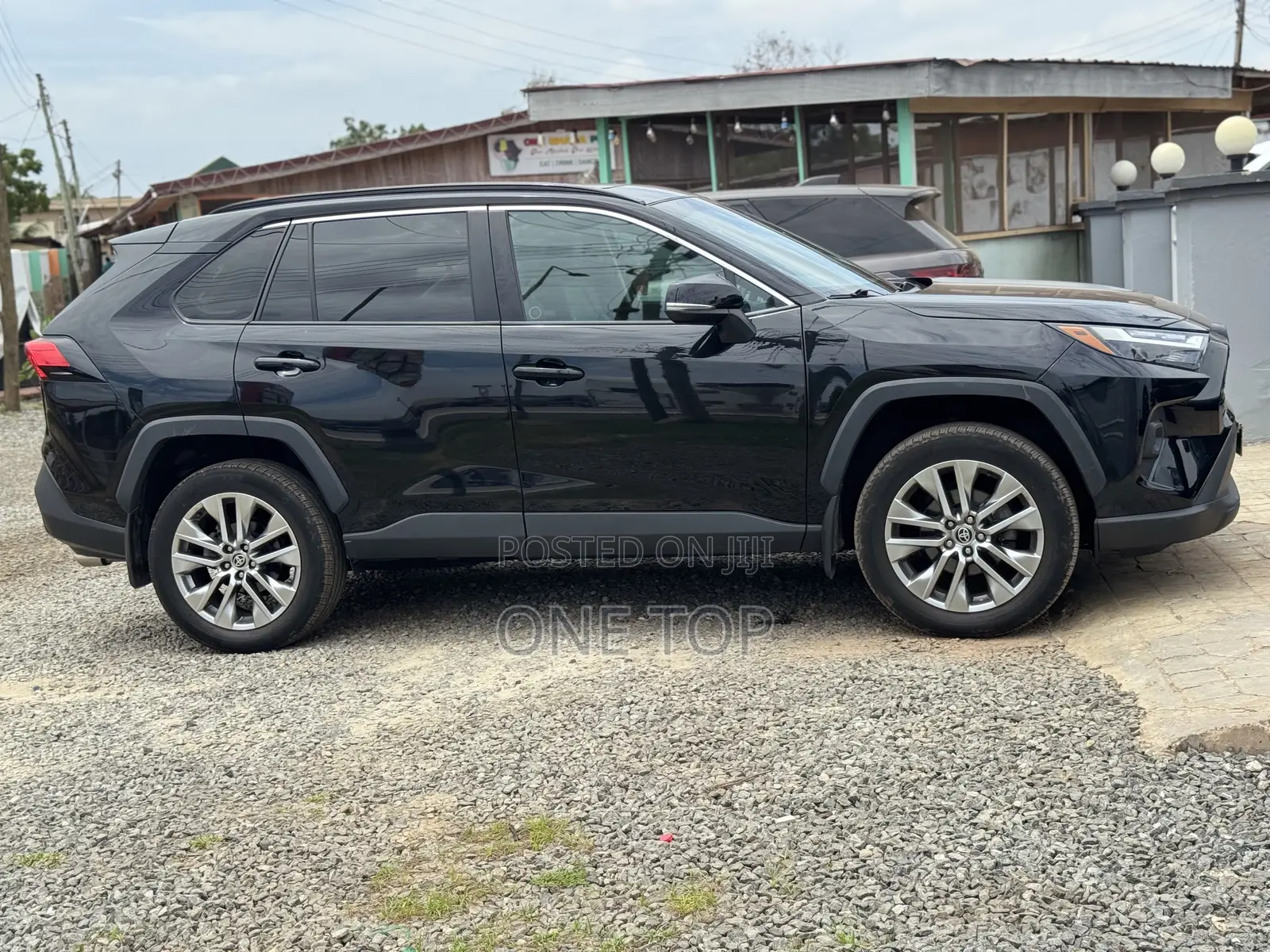 Toyota RAV4 XLE 2022 Black