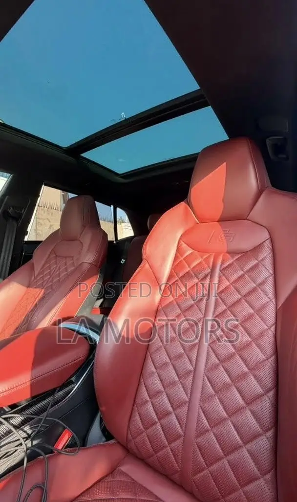 Audi Q8 2023 White