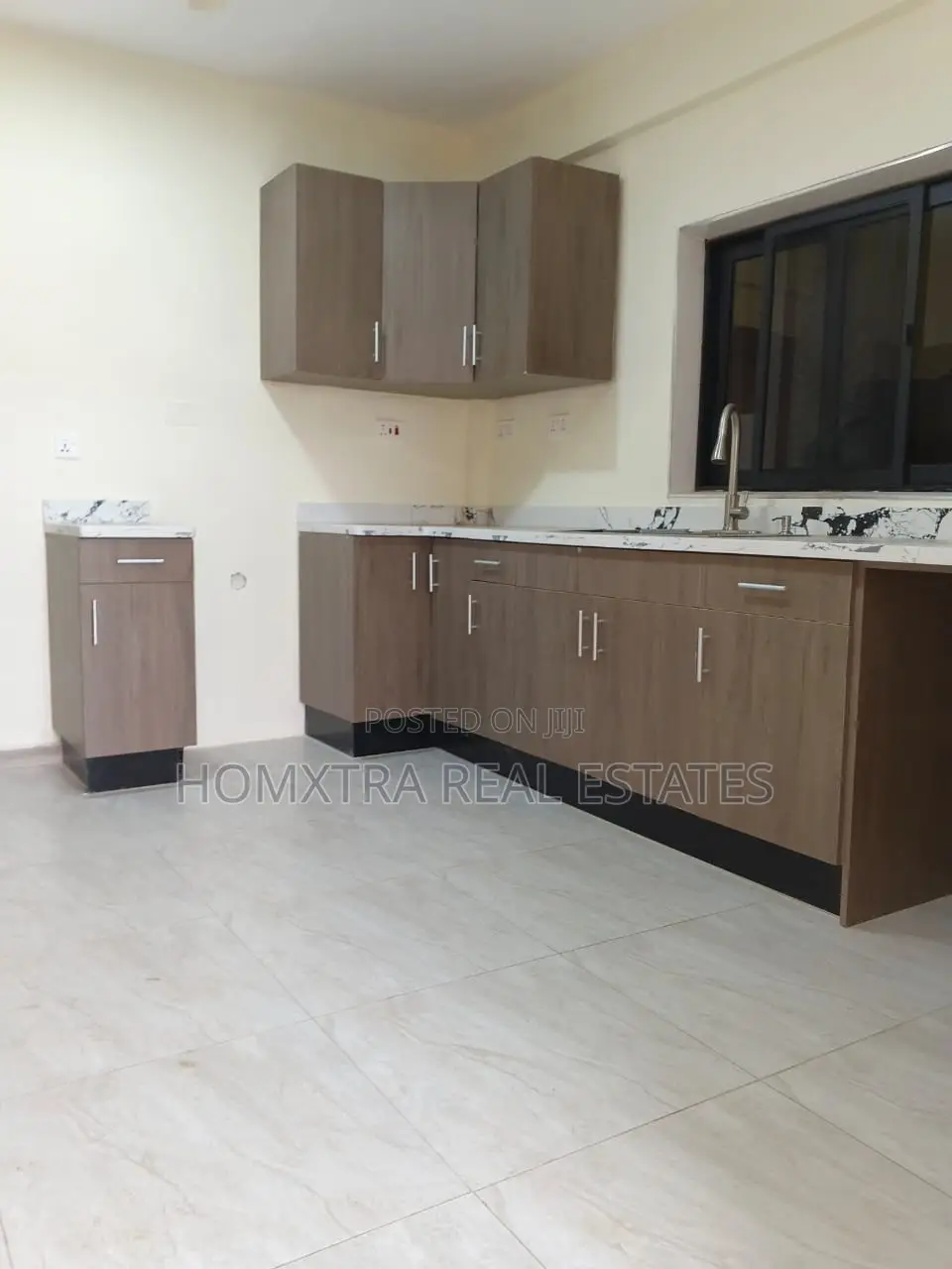 3bdrm Apartment in Homxtra Real Estates, Overhead for rent
